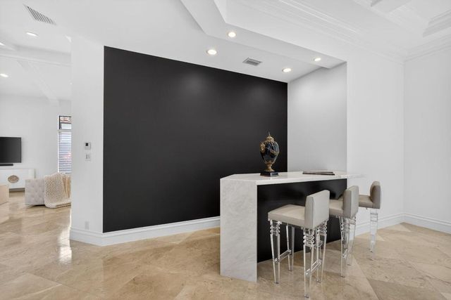 213 Via Palacio, Palm Beach Gardens, FL 33418