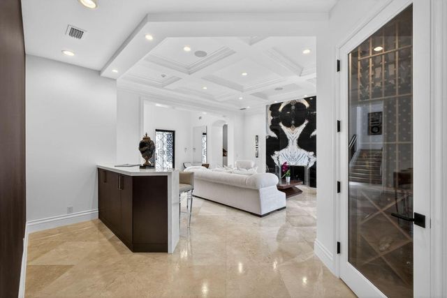 213 Via Palacio, Palm Beach Gardens, FL 33418