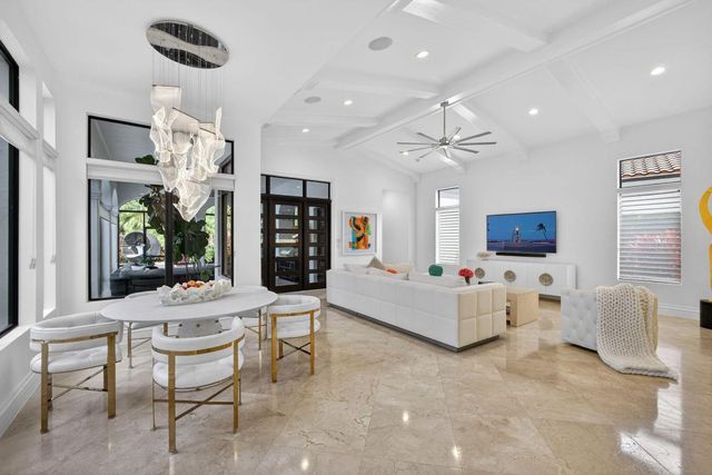 213 Via Palacio, Palm Beach Gardens, FL 33418