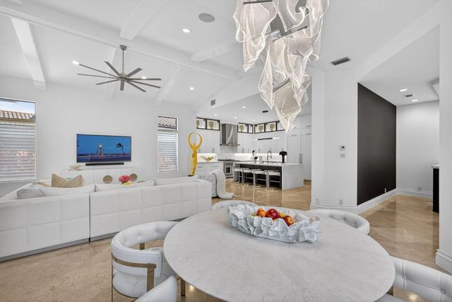 213 Via Palacio, Palm Beach Gardens, FL 33418