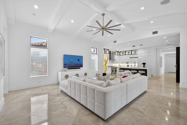 213 Via Palacio, Palm Beach Gardens, FL 33418