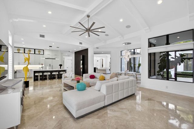 213 Via Palacio, Palm Beach Gardens, FL 33418