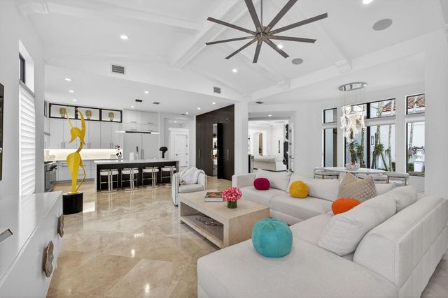 213 Via Palacio, Palm Beach Gardens, FL 33418