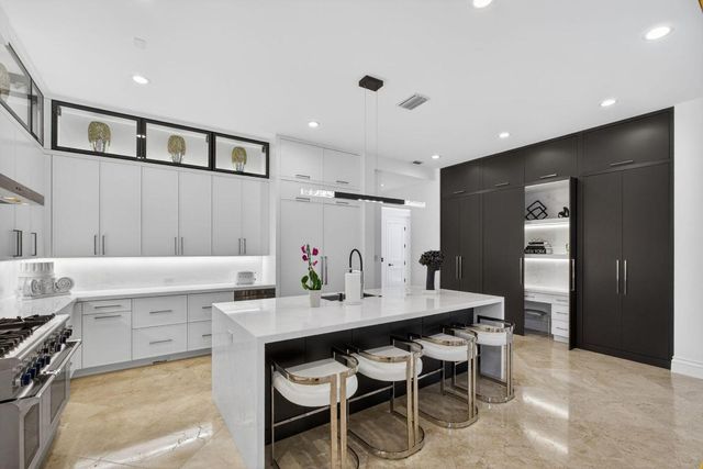 213 Via Palacio, Palm Beach Gardens, FL 33418