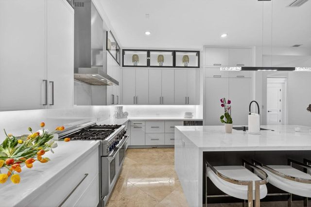 213 Via Palacio, Palm Beach Gardens, FL 33418