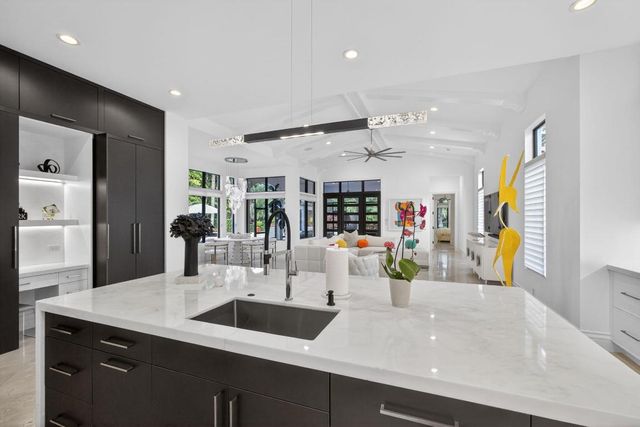 213 Via Palacio, Palm Beach Gardens, FL 33418