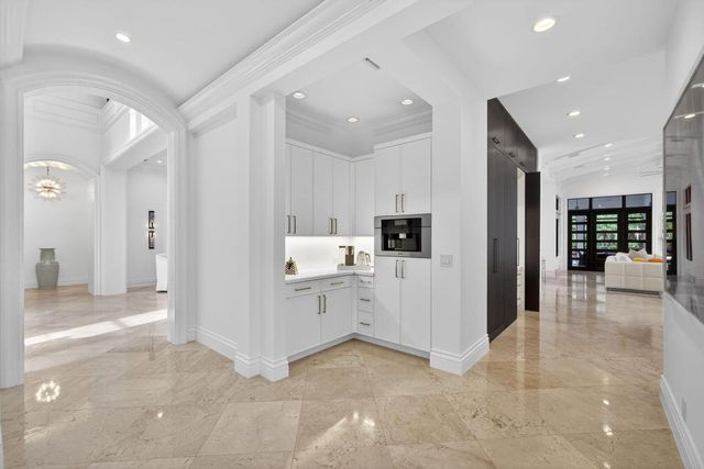 213 Via Palacio, Palm Beach Gardens, FL 33418