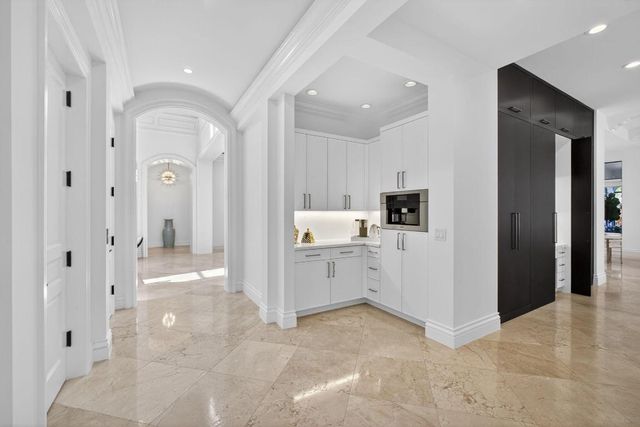 213 Via Palacio, Palm Beach Gardens, FL 33418