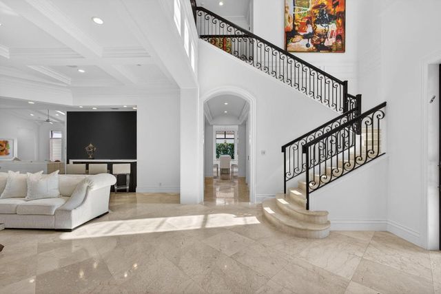 213 Via Palacio, Palm Beach Gardens, FL 33418