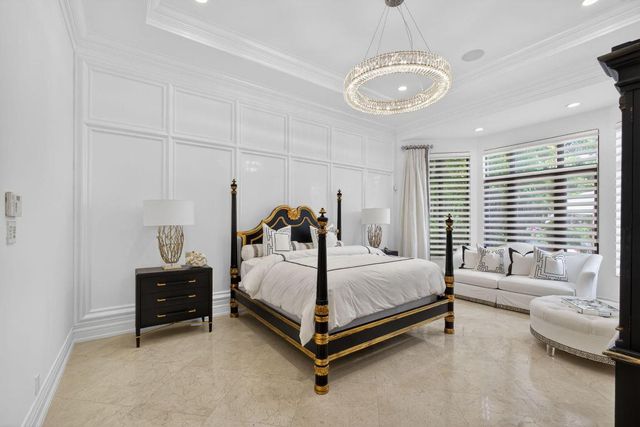 213 Via Palacio, Palm Beach Gardens, FL 33418