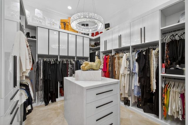 213 Via Palacio, Palm Beach Gardens, FL 33418