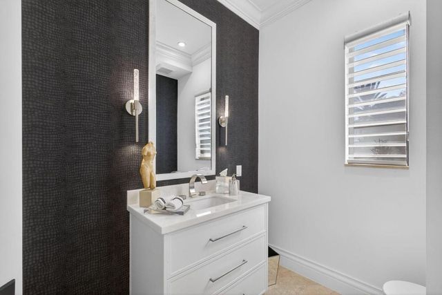 213 Via Palacio, Palm Beach Gardens, FL 33418