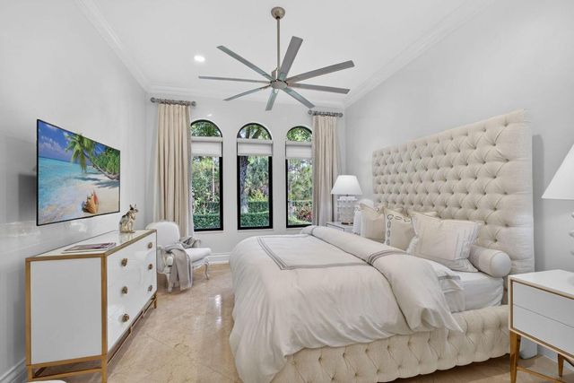 213 Via Palacio, Palm Beach Gardens, FL 33418