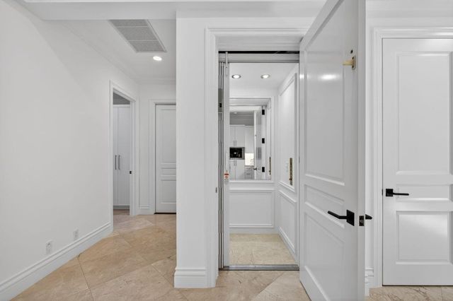 213 Via Palacio, Palm Beach Gardens, FL 33418