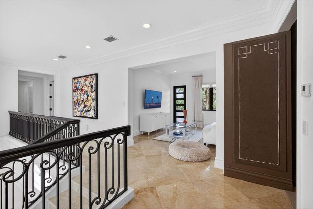 213 Via Palacio, Palm Beach Gardens, FL 33418