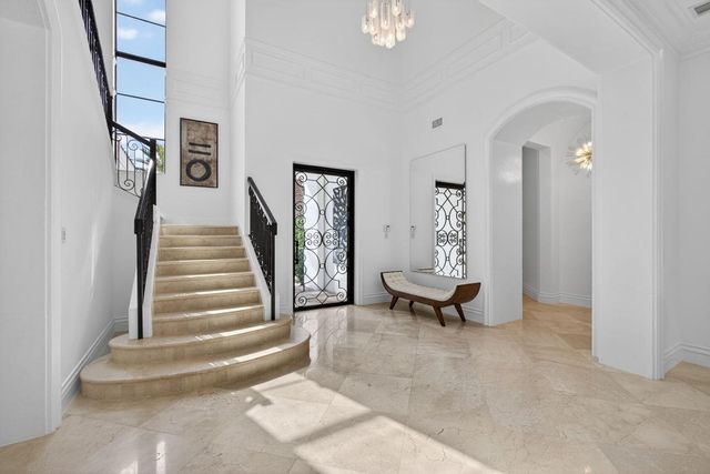 213 Via Palacio, Palm Beach Gardens, FL 33418