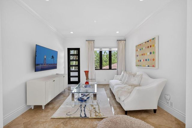 213 Via Palacio, Palm Beach Gardens, FL 33418