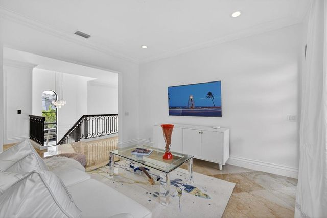 213 Via Palacio, Palm Beach Gardens, FL 33418