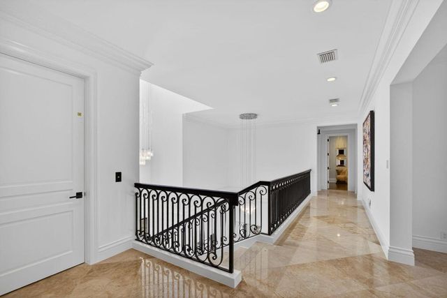 213 Via Palacio, Palm Beach Gardens, FL 33418