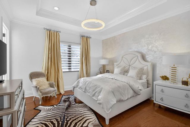 213 Via Palacio, Palm Beach Gardens, FL 33418