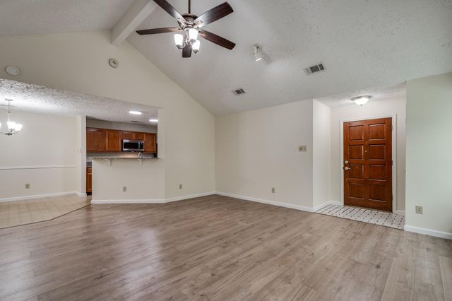 17 Crestbriar Court, Baytown, TX 77521