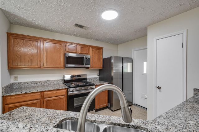 17 Crestbriar Court, Baytown, TX 77521