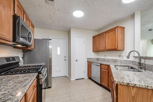 17 Crestbriar Court, Baytown, TX 77521
