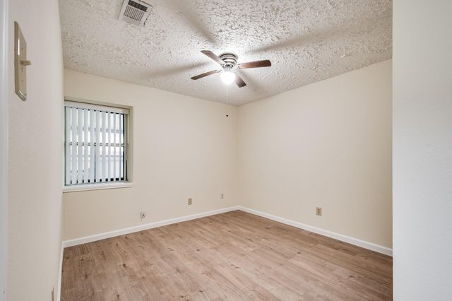 17 Crestbriar Court, Baytown, TX 77521