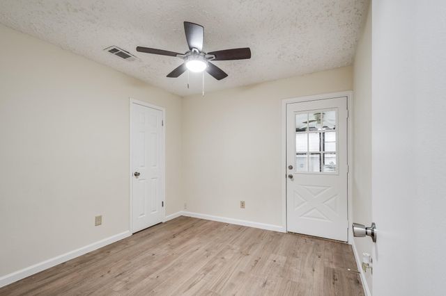 17 Crestbriar Court, Baytown, TX 77521