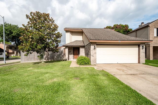 17 Crestbriar Court, Baytown, TX 77521