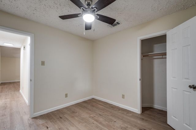 17 Crestbriar Court, Baytown, TX 77521