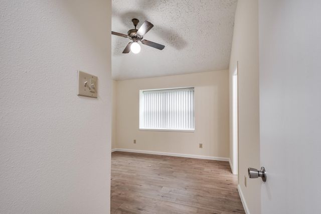 17 Crestbriar Court, Baytown, TX 77521