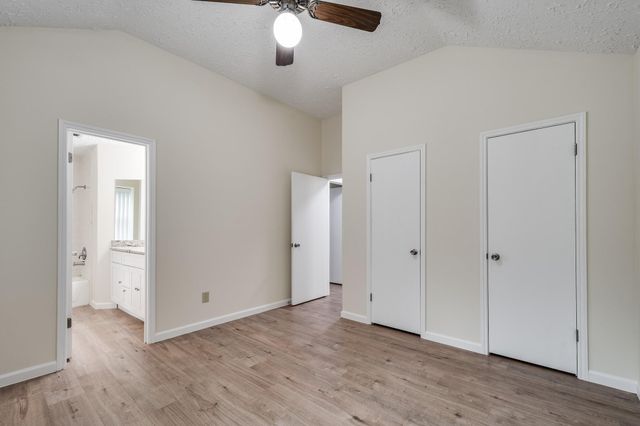 17 Crestbriar Court, Baytown, TX 77521