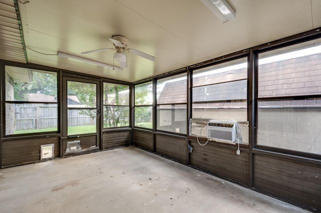 17 Crestbriar Court, Baytown, TX 77521