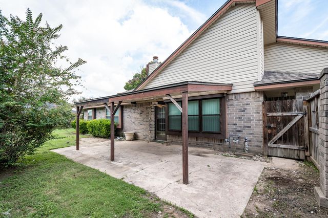 17 Crestbriar Court, Baytown, TX 77521