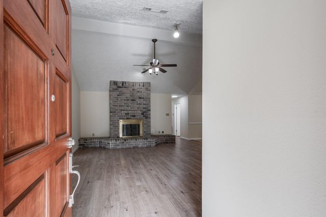 17 Crestbriar Court, Baytown, TX 77521