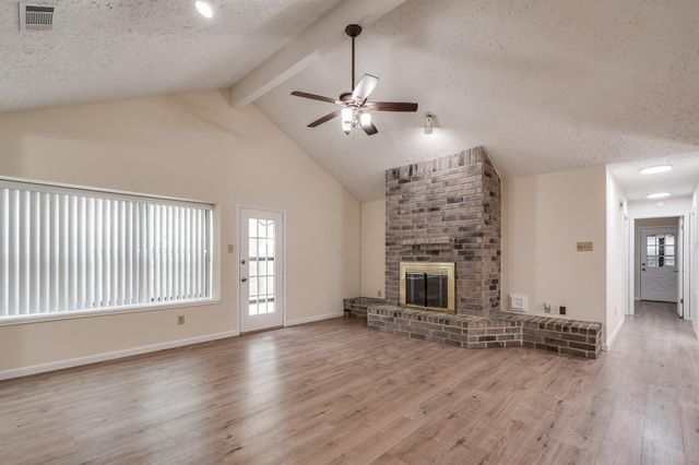 17 Crestbriar Court, Baytown, TX 77521