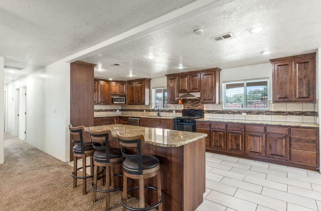 2842 La Fonda Drive SW, Albuquerque, NM 87105