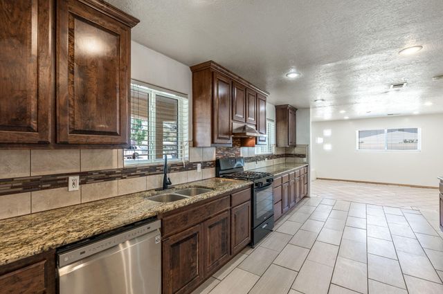 2842 La Fonda Drive SW, Albuquerque, NM 87105