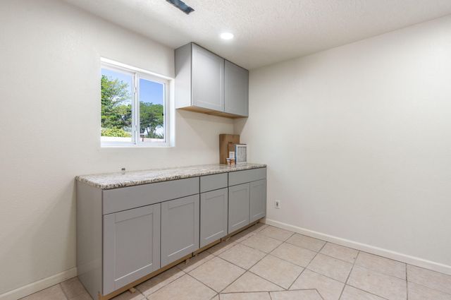 2842 La Fonda Drive SW, Albuquerque, NM 87105