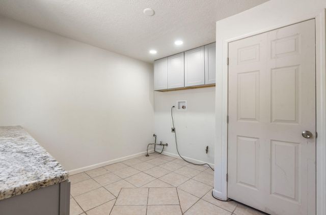 2842 La Fonda Drive SW, Albuquerque, NM 87105