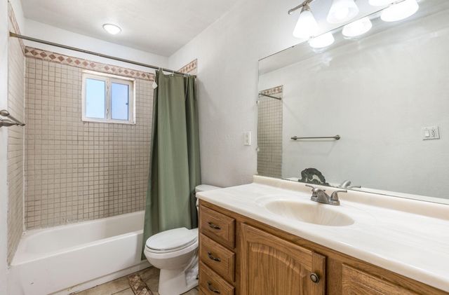 2842 La Fonda Drive SW, Albuquerque, NM 87105