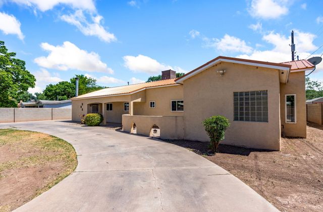 2842 La Fonda Drive SW, Albuquerque, NM 87105