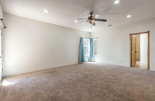 2842 La Fonda Drive SW, Albuquerque, NM 87105