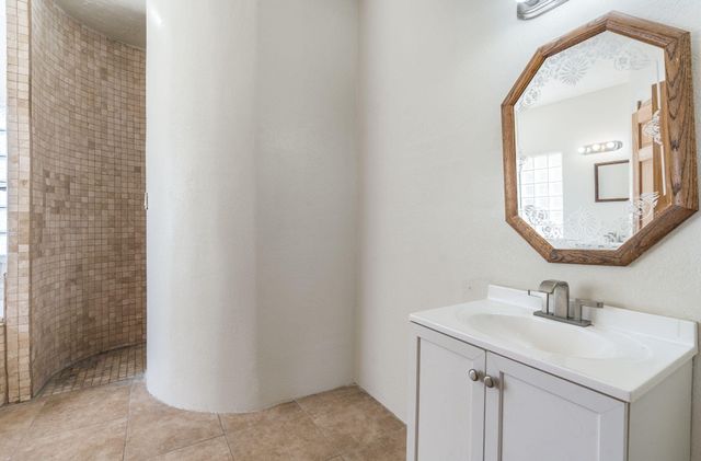 2842 La Fonda Drive SW, Albuquerque, NM 87105