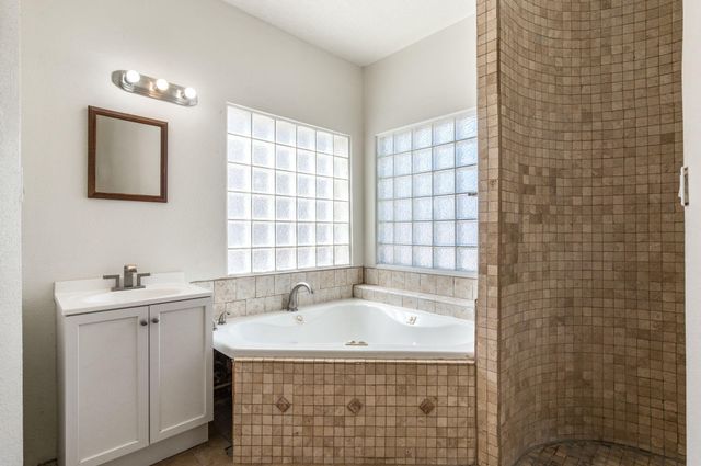 2842 La Fonda Drive SW, Albuquerque, NM 87105