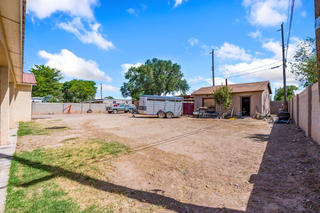 2842 La Fonda Drive SW, Albuquerque, NM 87105