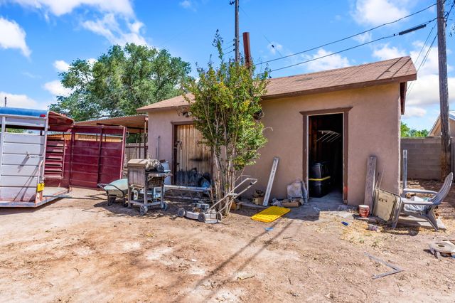 2842 La Fonda Drive SW, Albuquerque, NM 87105