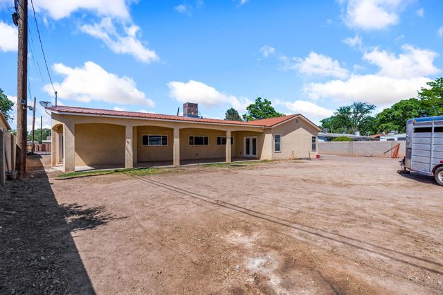 2842 La Fonda Drive SW, Albuquerque, NM 87105