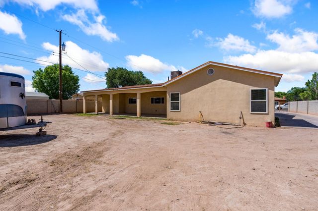 2842 La Fonda Drive SW, Albuquerque, NM 87105